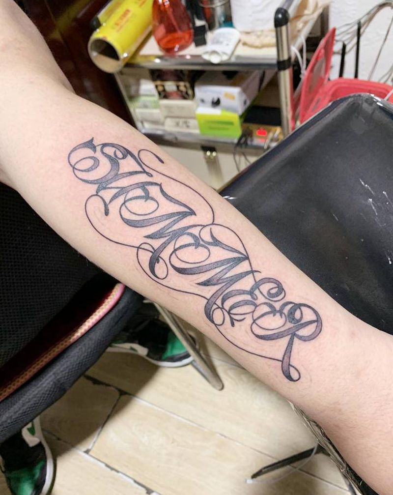 花体字纹身图片_手臂纹身图案