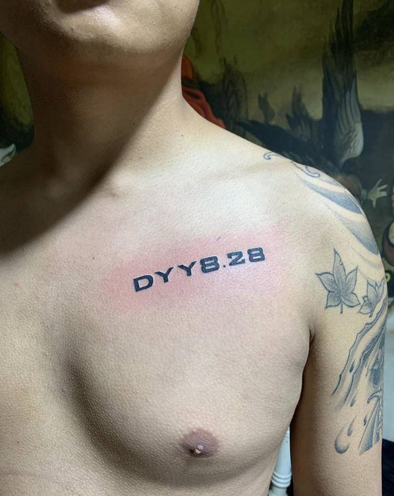 字母纹身图片_胸部纹身图案