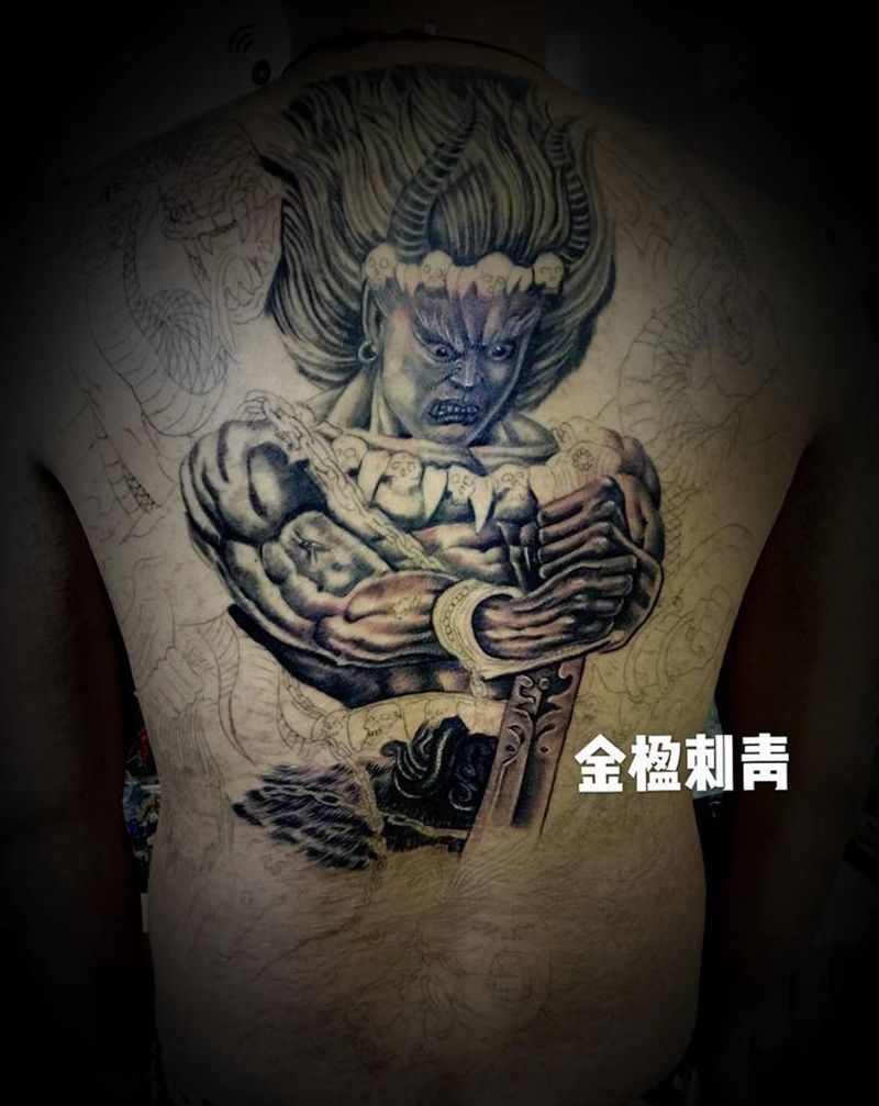 战神蚩尤纹身图片_背部腰部欧美写实新传统人物素描纹身图案