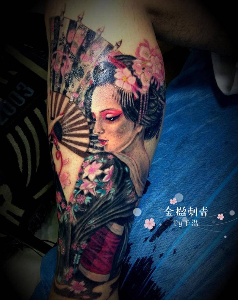 彩色艺妓纹身图片_腿部手臂水彩新传统纹身图案