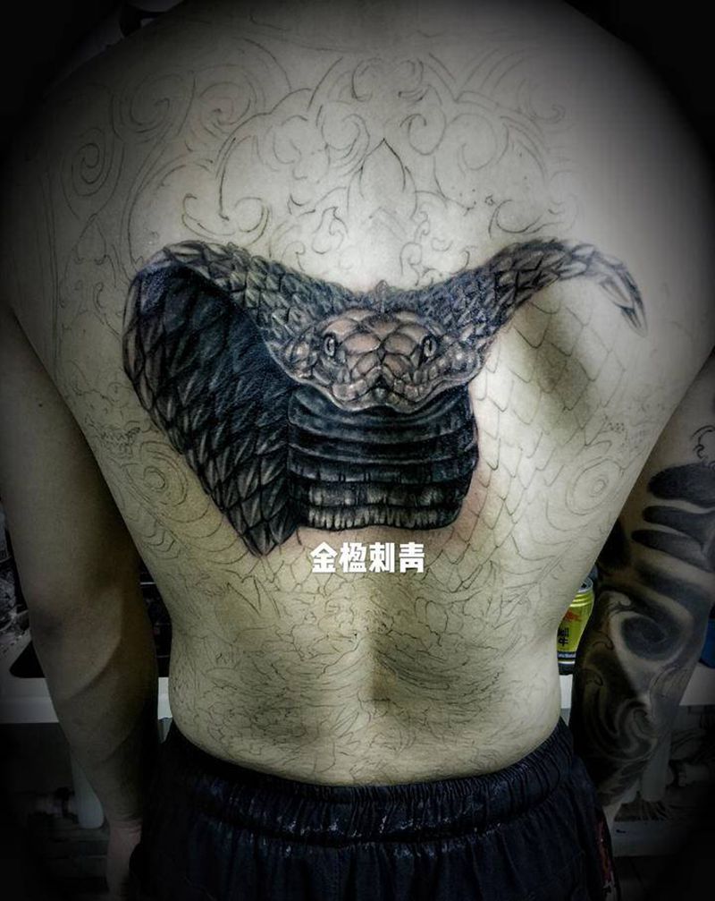 眼镜蛇守护纹身图片_臀部背部新传统欧美写实纹身图案