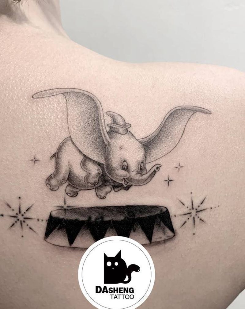 小飞象纹身图片_肩部点刺小飞象纹身图案