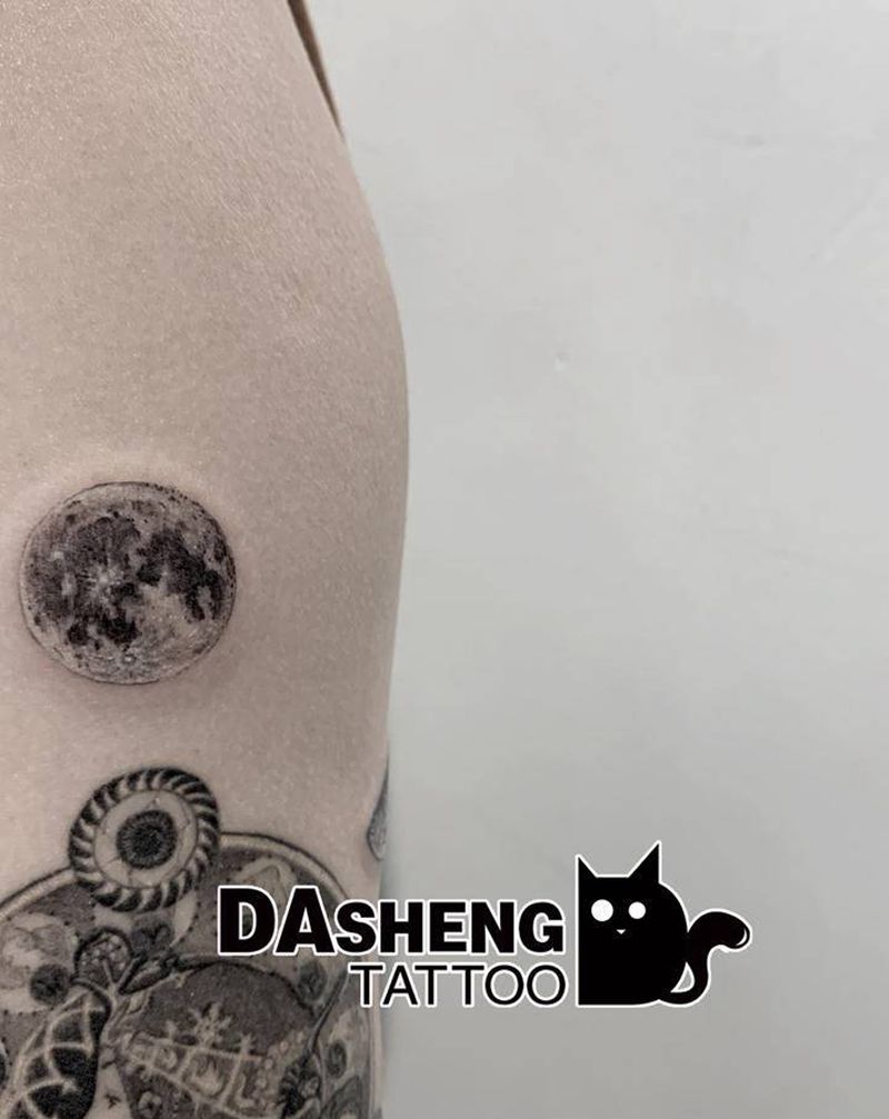 moon纹身图片_手臂点刺月亮纹身图案