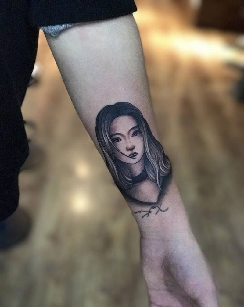 女友简笔肖像纹身图片_手臂Old School纹身图案