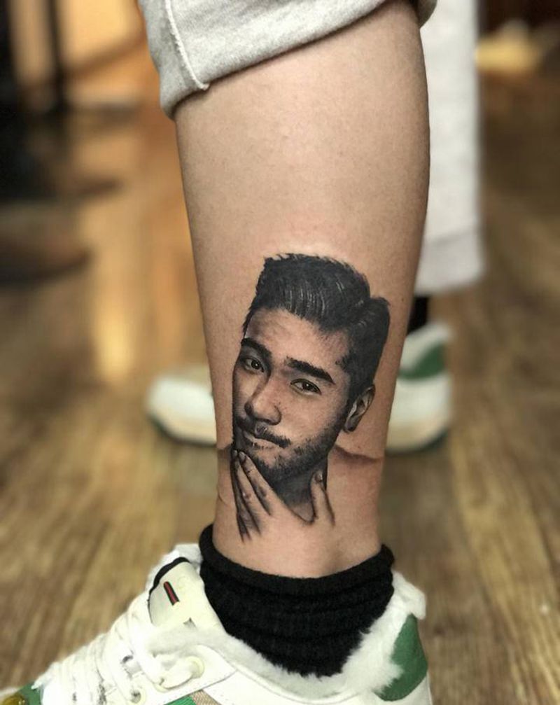 肖像纹身图片_腿部欧美写实纹身图案