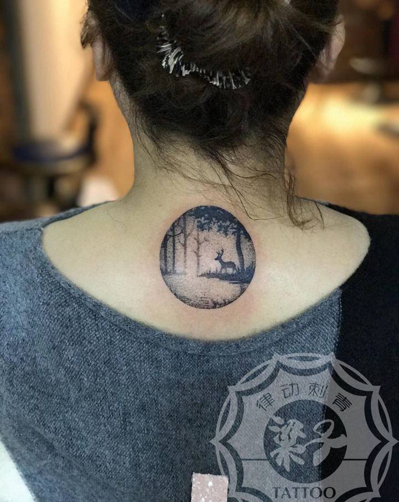 麋鹿纹身图片_颈部点刺纹身图案
