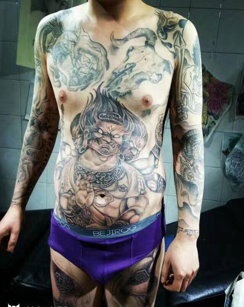 锦身社不成熟小作品纹身图片_胸部新传统纹身图案