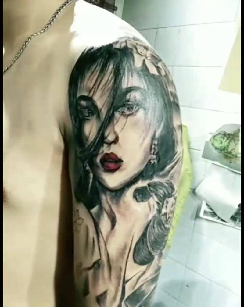 美女纹身图片_肩部新传统纹身图案