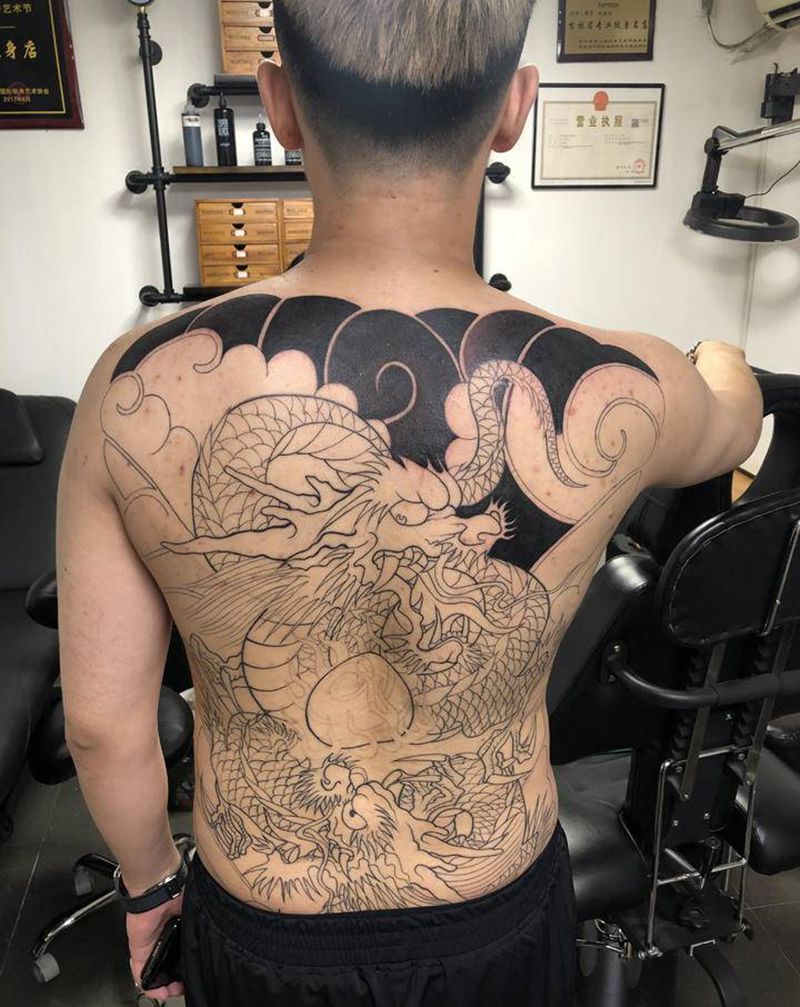 老传统未完成纹身图片_背部老传统纹身图案