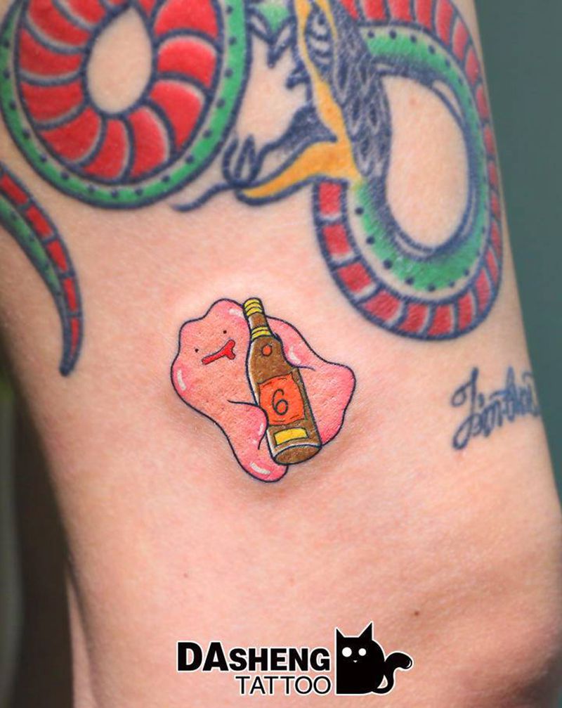 对瓶吹纹身图片_腿部New School纹身图案