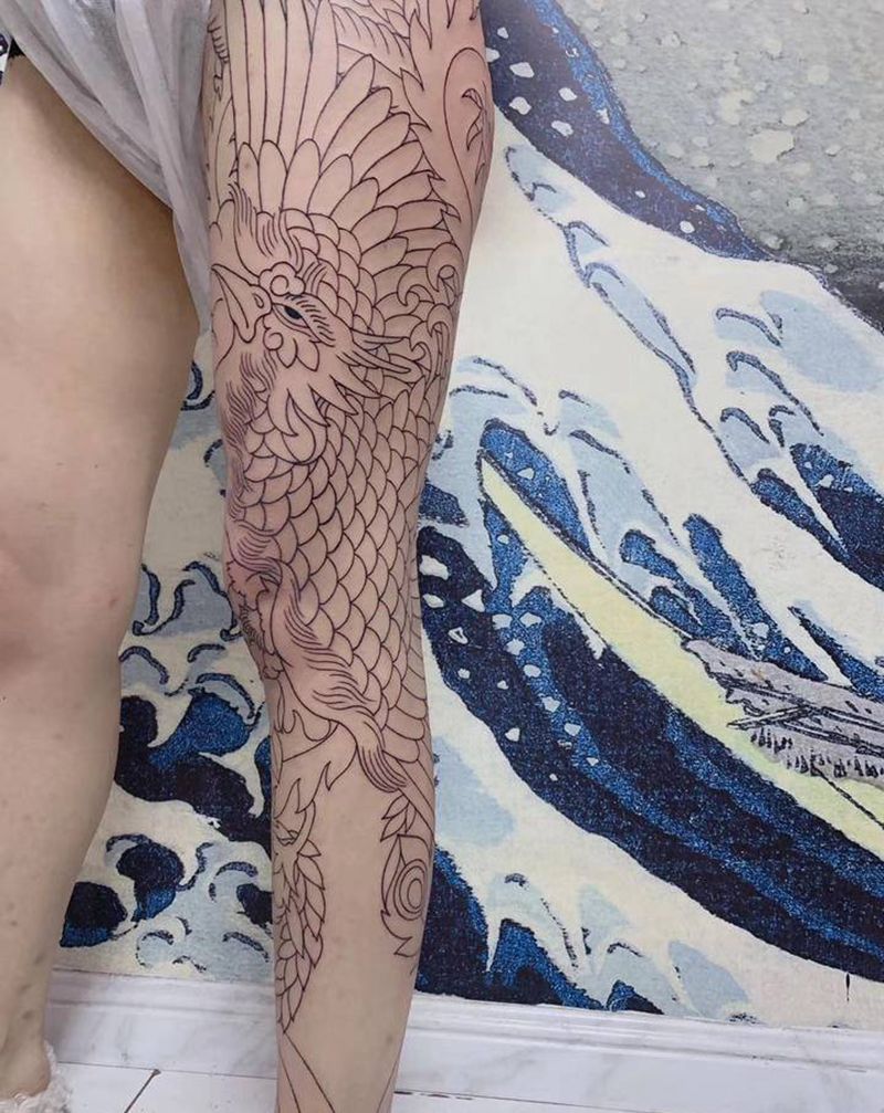 凤凰花腿纹身图片_腿部老传统纹身图案