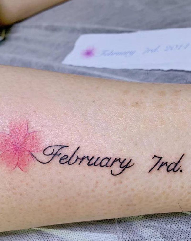 字母纹身图片_腿部纹身图案