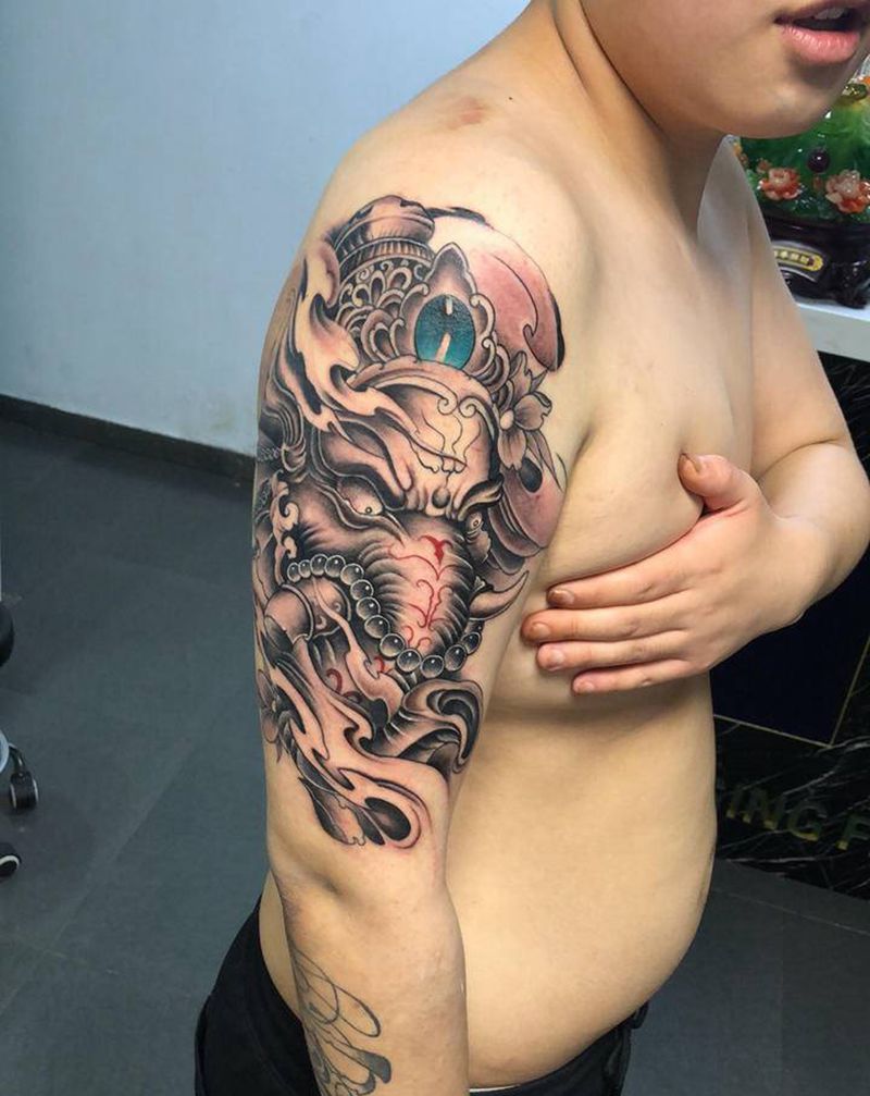 象神纹身图片_肩部新传统纹身图案
