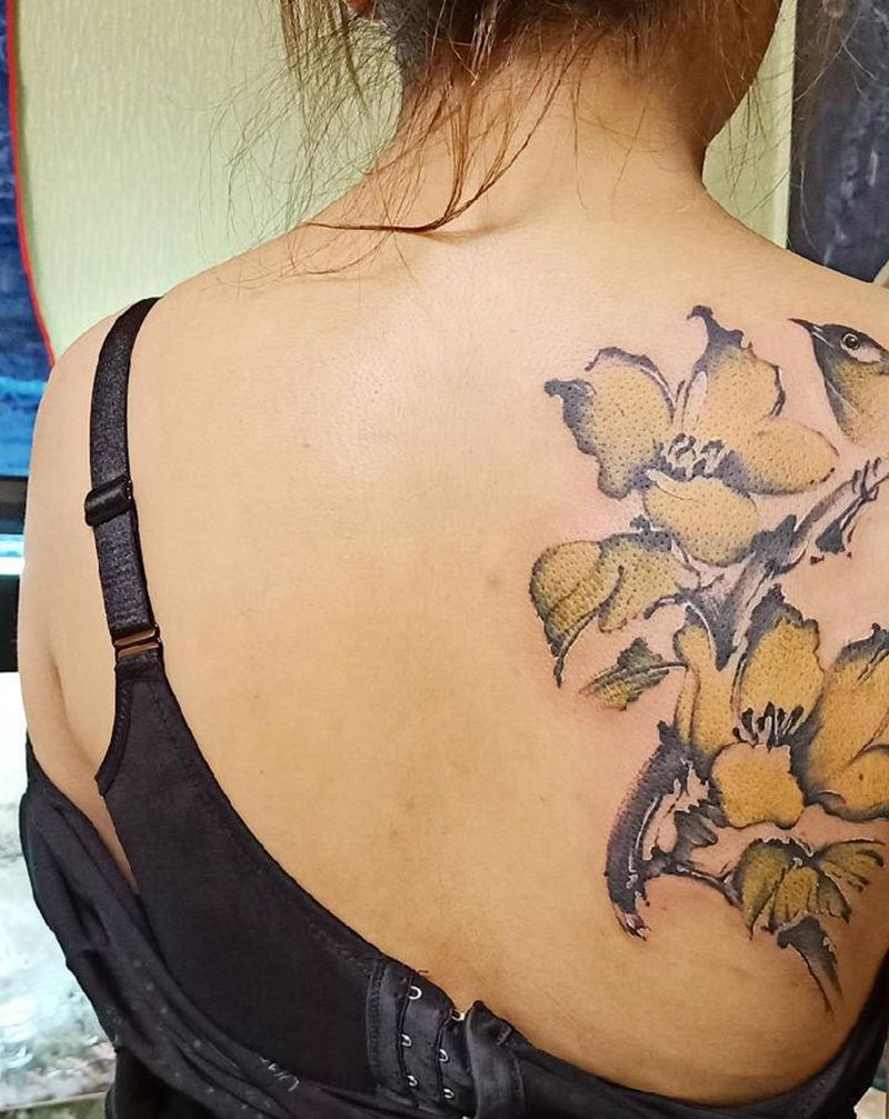 水墨花鸟纹身图片_背部水墨纹身图案