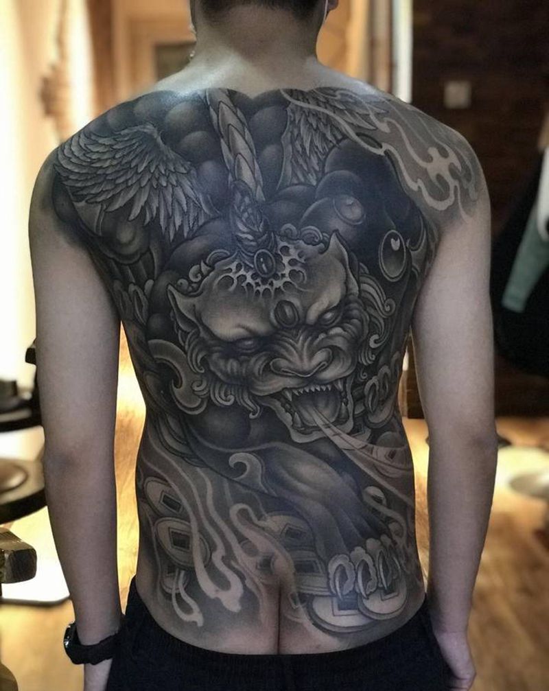 貔貅遮盖纹身图片_背部新传统纹身图案