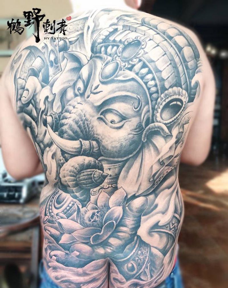象神纹身图片_背部新传统象神纹身图案