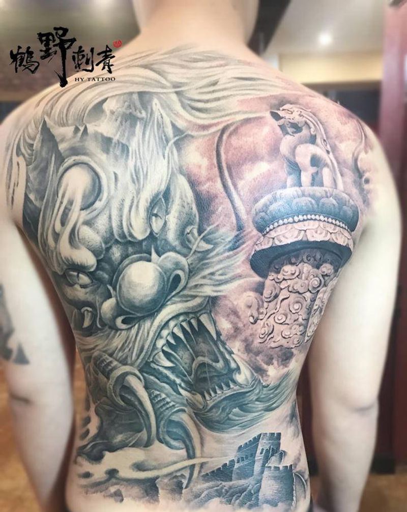 龙游华夏4纹身图片_背部新传统龙长城华表纹身图案