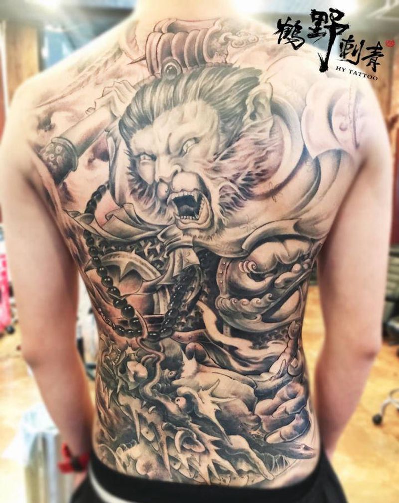 悟空战白龙纹身图片_背部新传统猴龙纹身图案