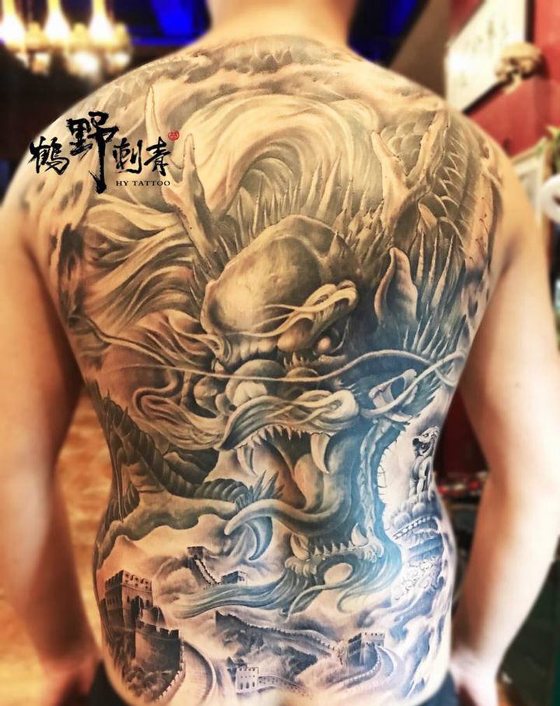 龙游华夏7纹身图片_背部新传统龙长城华表纹身图案