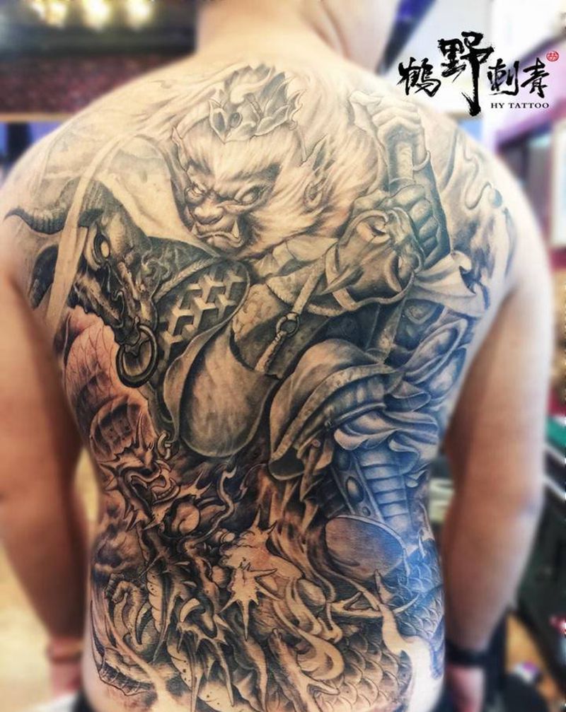 悟空战白龙2纹身图片_背部新传统猴龙纹身图案