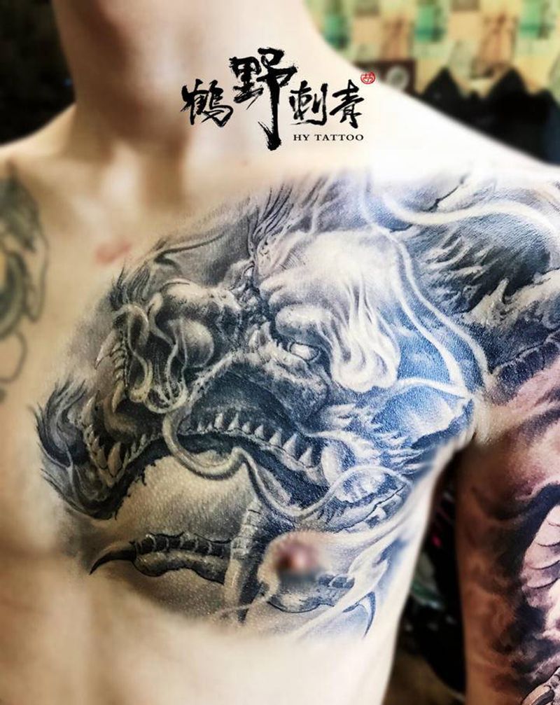 披肩龙纹身图片_胸部肩部新传统龙纹身图案