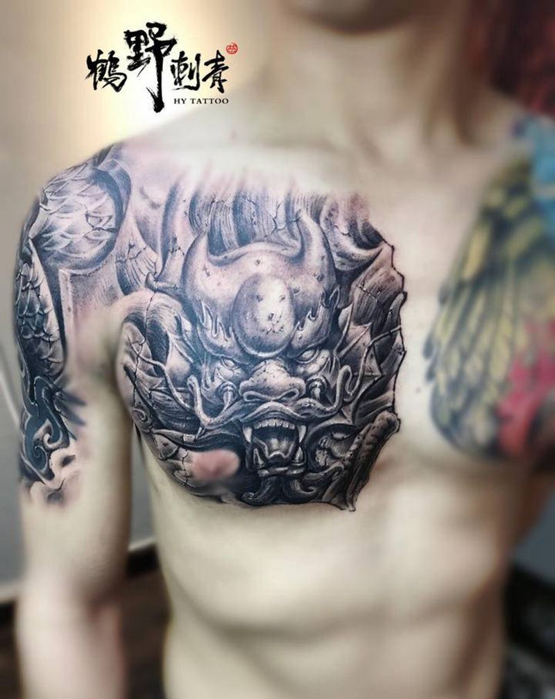 石雕半甲龙纹身图片_胸部肩部新传统石雕龙纹身图案