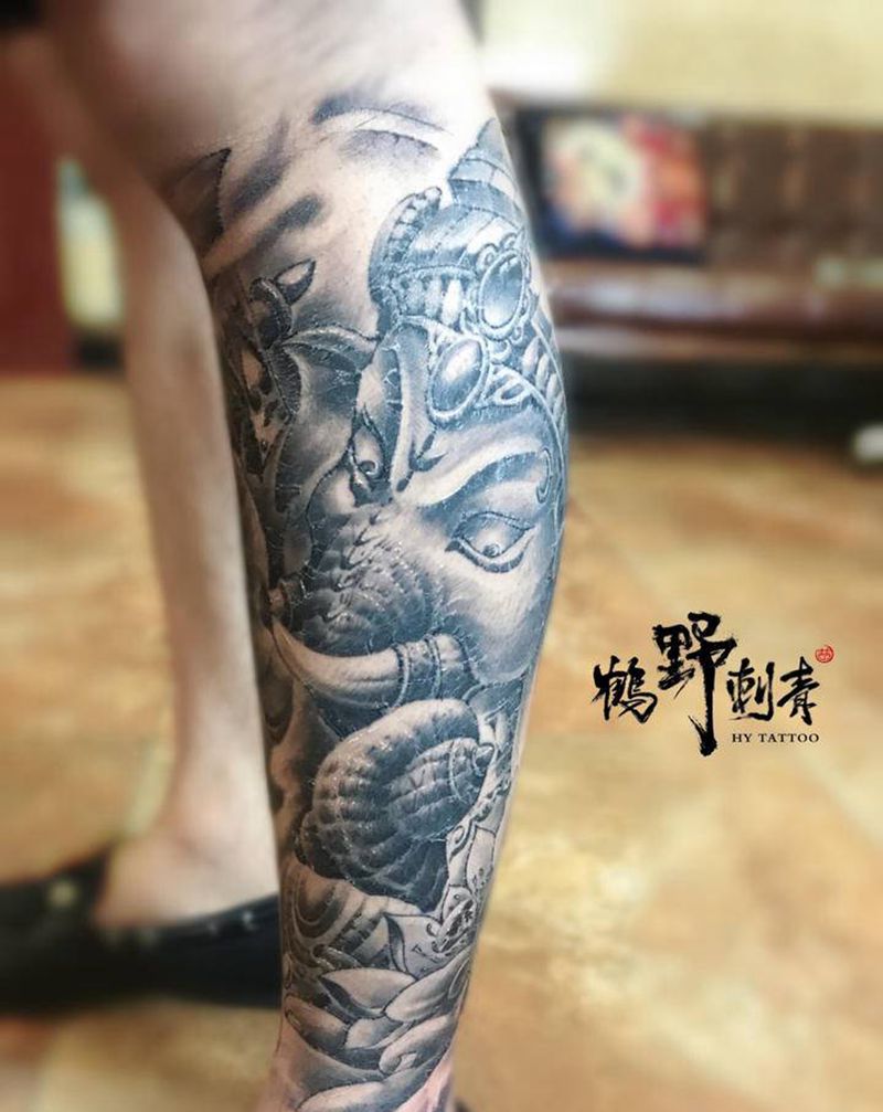 象神纹身图片_腿部新传统象神荷花纹身图案