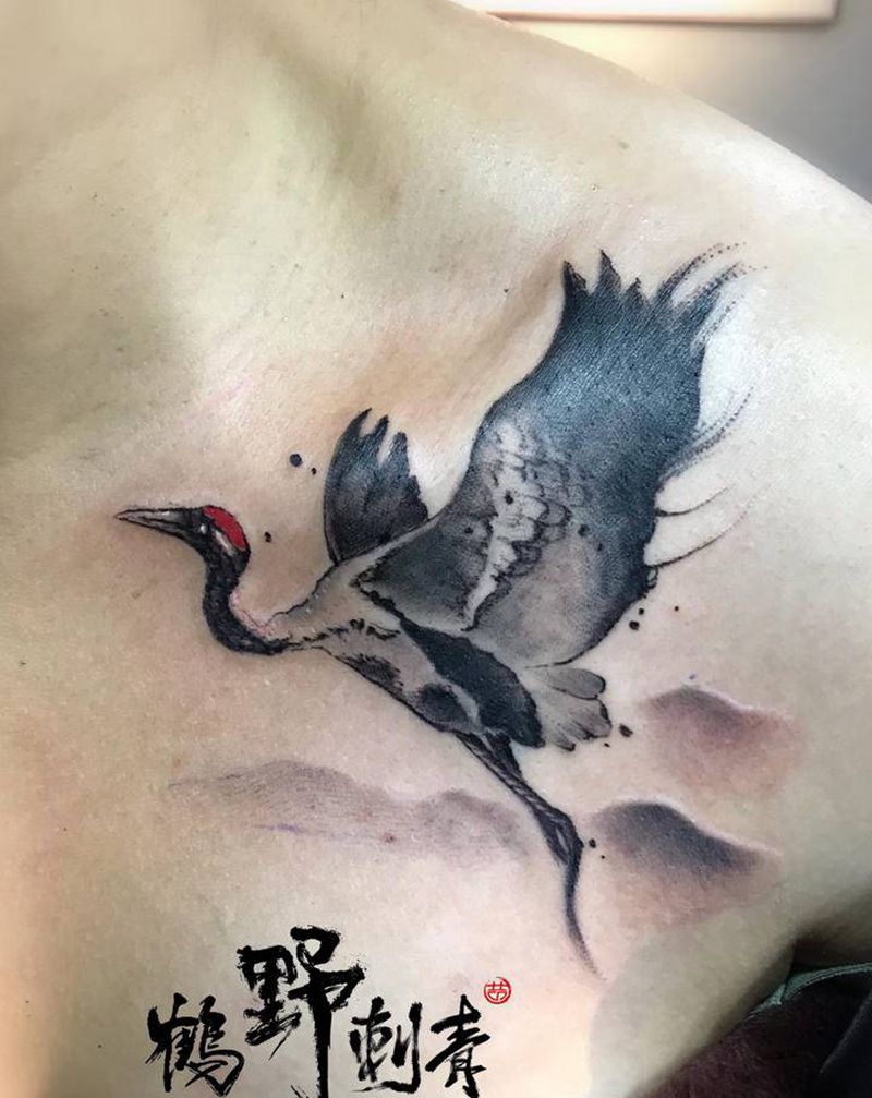 水墨仙鹤纹身图片_胸部水墨仙鹤纹身图案