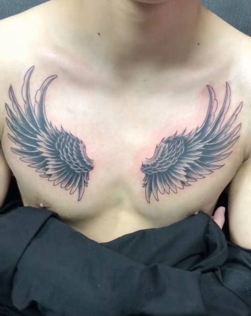 梦的翅膀纹身图片_胸部老传统纹身图案