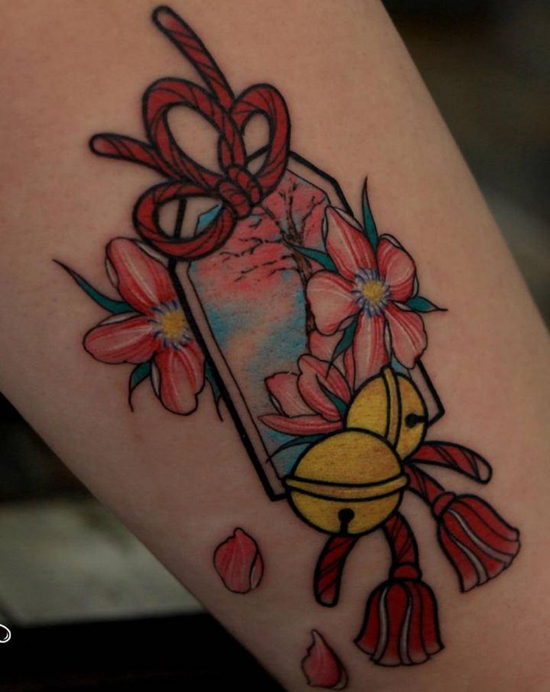 樱花御守纹身图片_手臂新传统纹身图案