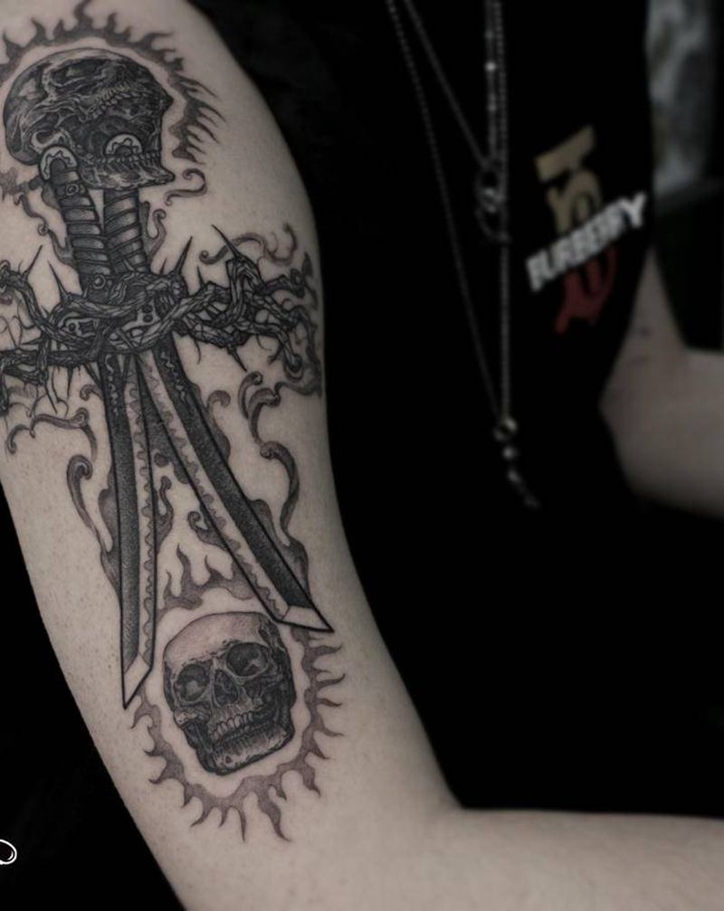 致命大宝剑纹身图片_手臂点刺纹身图案