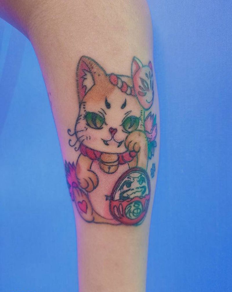 招财猫纹身图片_手臂New School猫色彩纹身图案