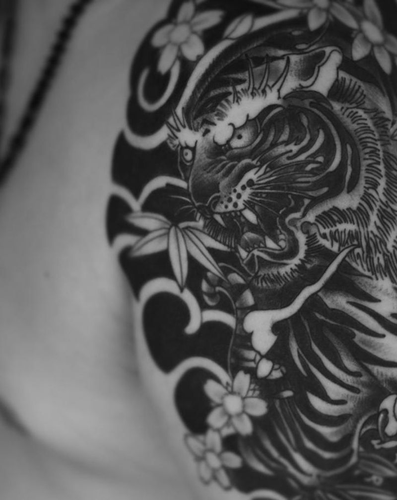 虎虎虎纹身图片_手臂老传统纹身图案