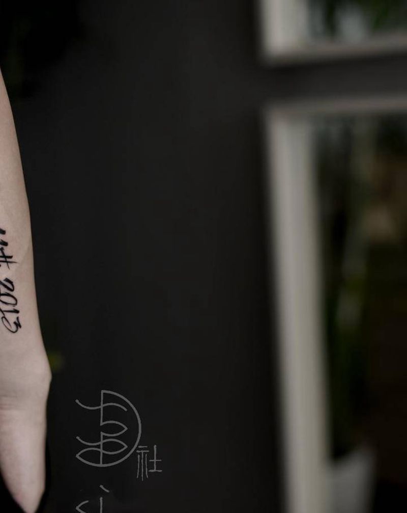 字母作品纹身图片_手臂花体字纹身图案