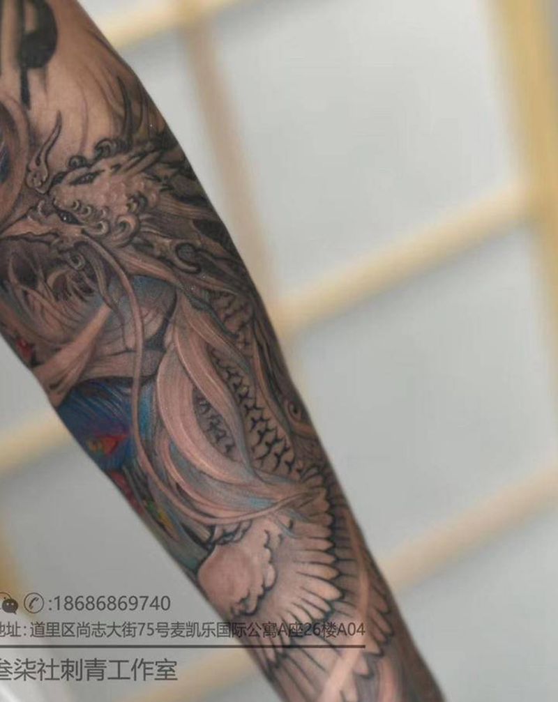 小臂孔雀纹身图片_手臂新传统纹身图案