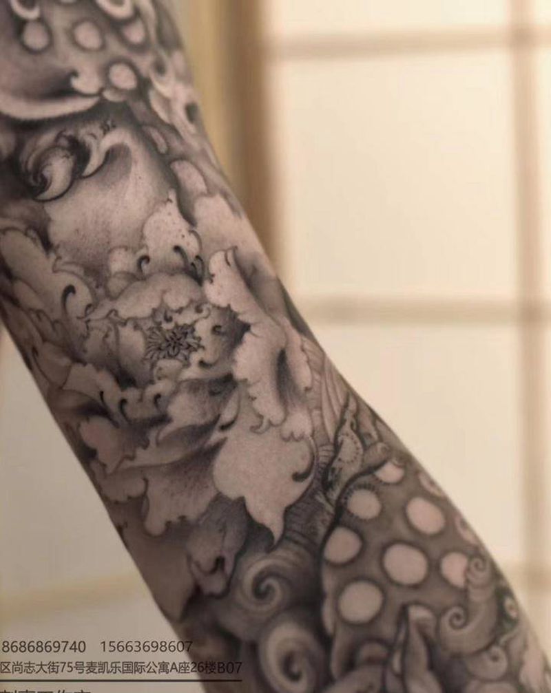 唐狮花臂纹身图片_手臂新传统纹身图案