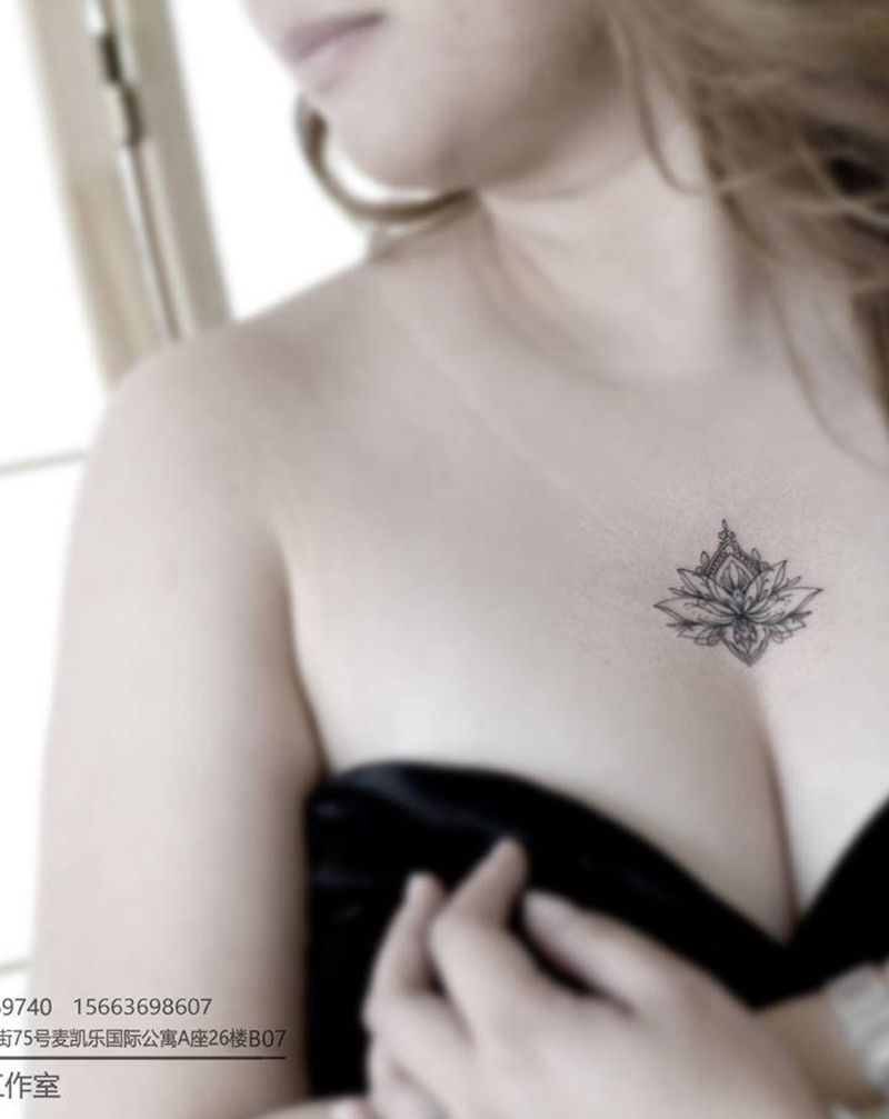 莲花纹身图片_胸部几何纹身图案