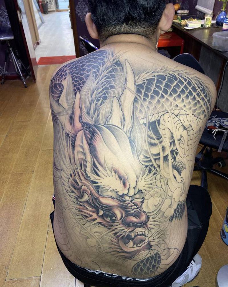 龙威原创纹身图片_背部臀部新传统纹身图案