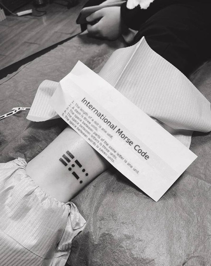 莫斯电码纹身图片_臀部纹身图案