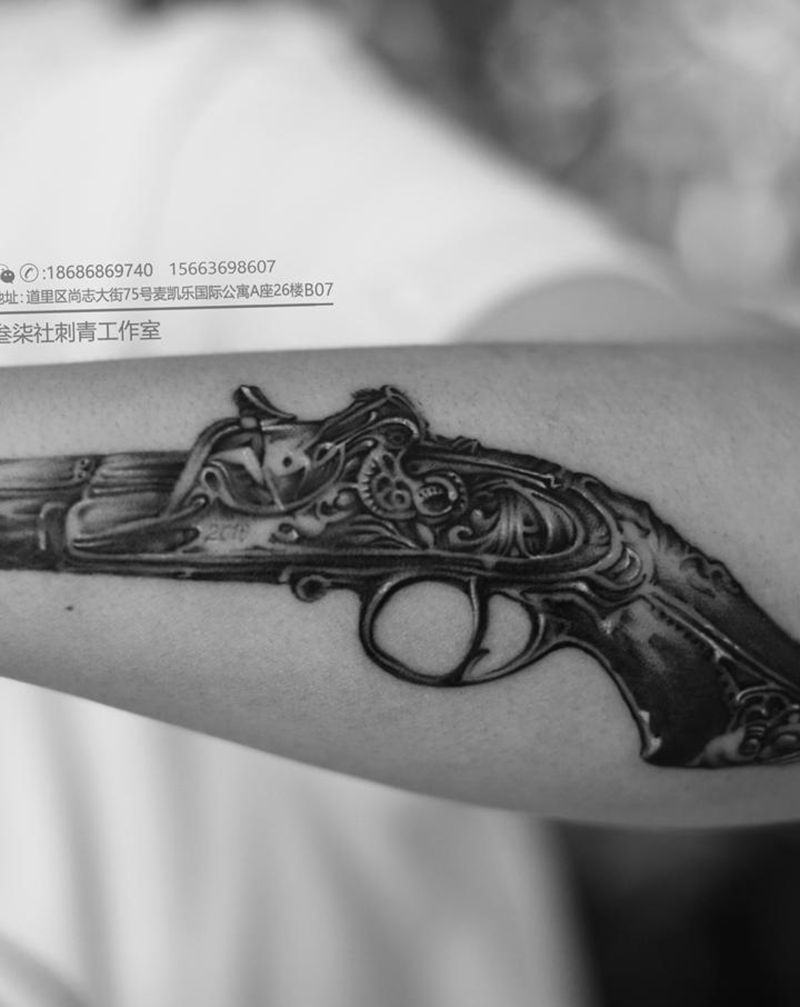 火铳纹身图片_手臂欧美写实纹身图案