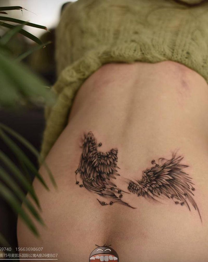 翅膀纹身图片_腰部欧美写实纹身图案