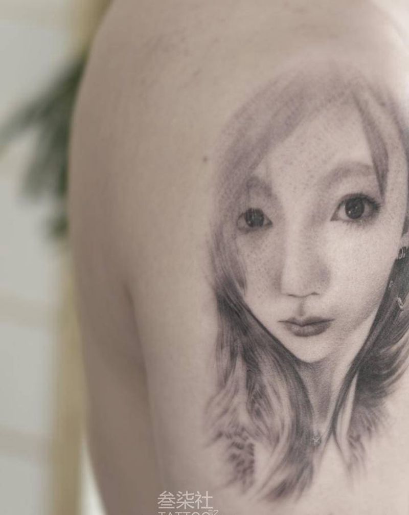 老婆像纹身图片_手臂欧美写实纹身图案