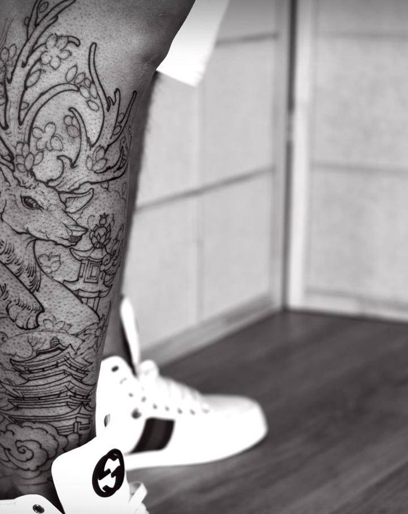 鹿纹身图片_腿部新传统纹身图案