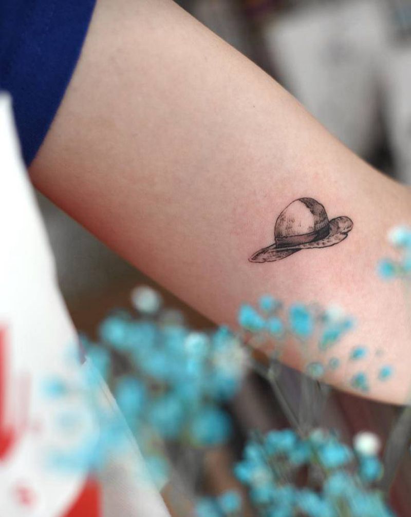 草帽纹身图片_手臂点刺纹身图案