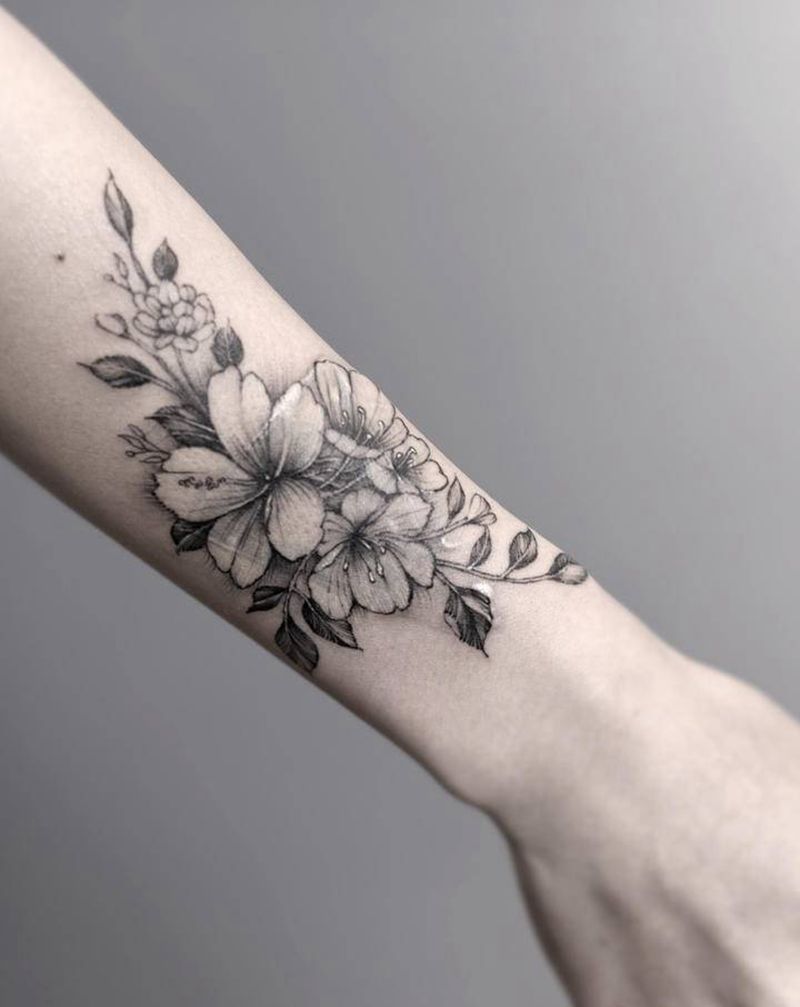 花纹身图片_手部欧美写实纹身图案