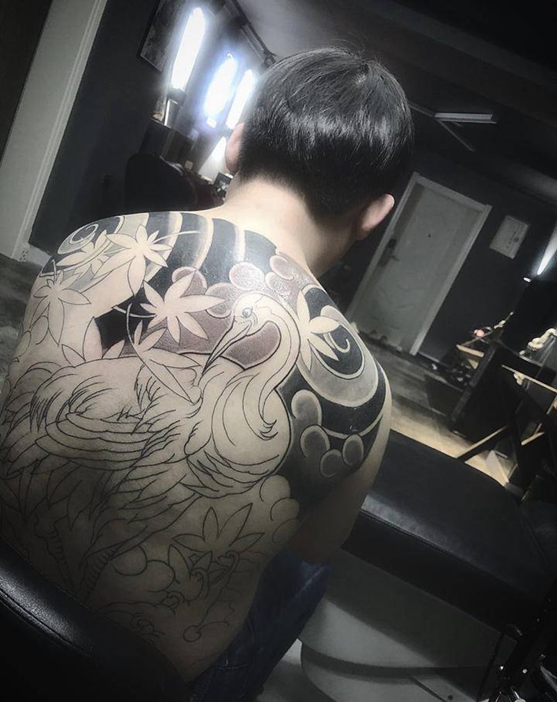 满背进行中纹身图片_背部纹身图案
