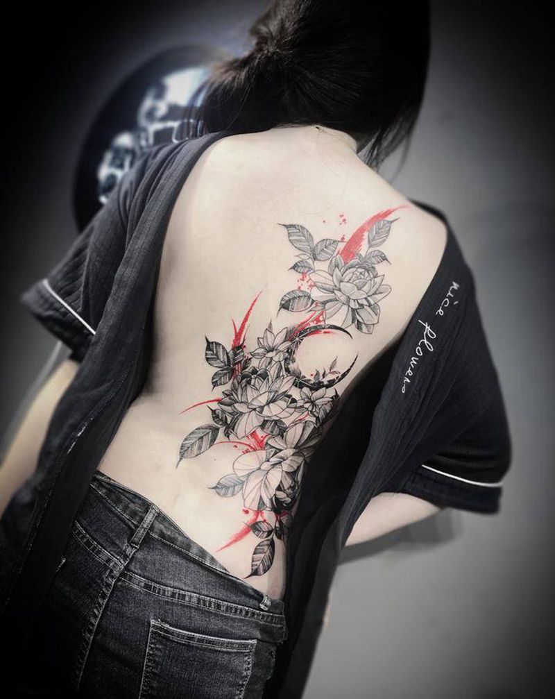 素花背部完成纹身图片_背部纹身图案