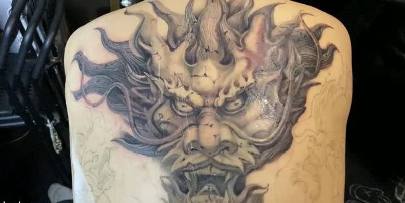 模仿岳老师九龙纹身图片_背部欧美写实新传统纹身图案