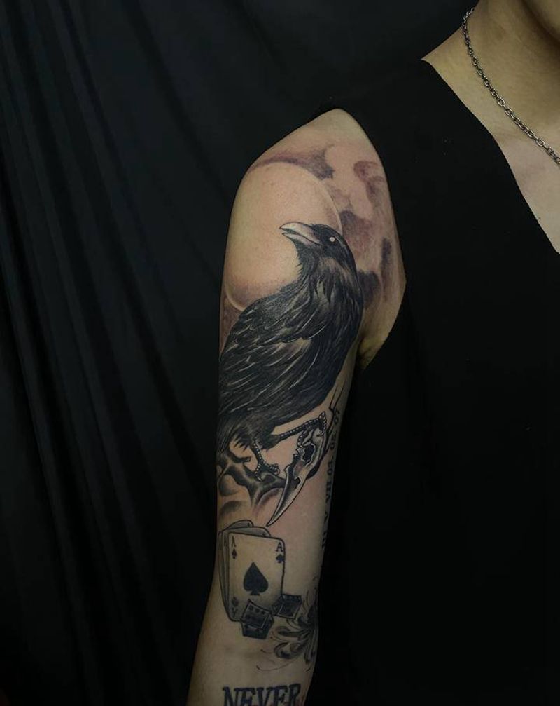 乌鸦纹身图片_肩部手臂暗黑纹身图案