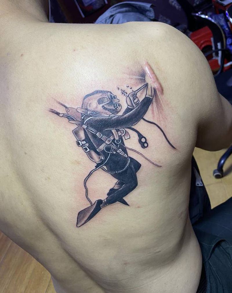 疤痕利用纹身图片_背部纹身图案